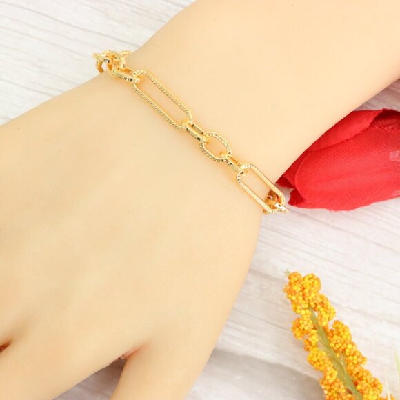 "Trendy Handmade Bracelet – A Thoughtful Gift for Girls & Women | UNVRC1500 - Picture 2 of 10